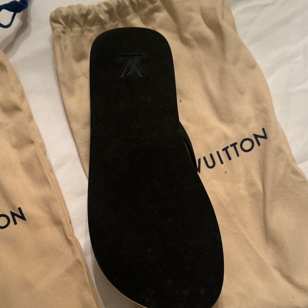 Louis Vuitton Monogram Black and White Sandals - Picture 12 of 13
